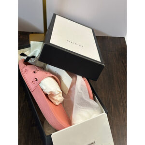 Gucci pink slides